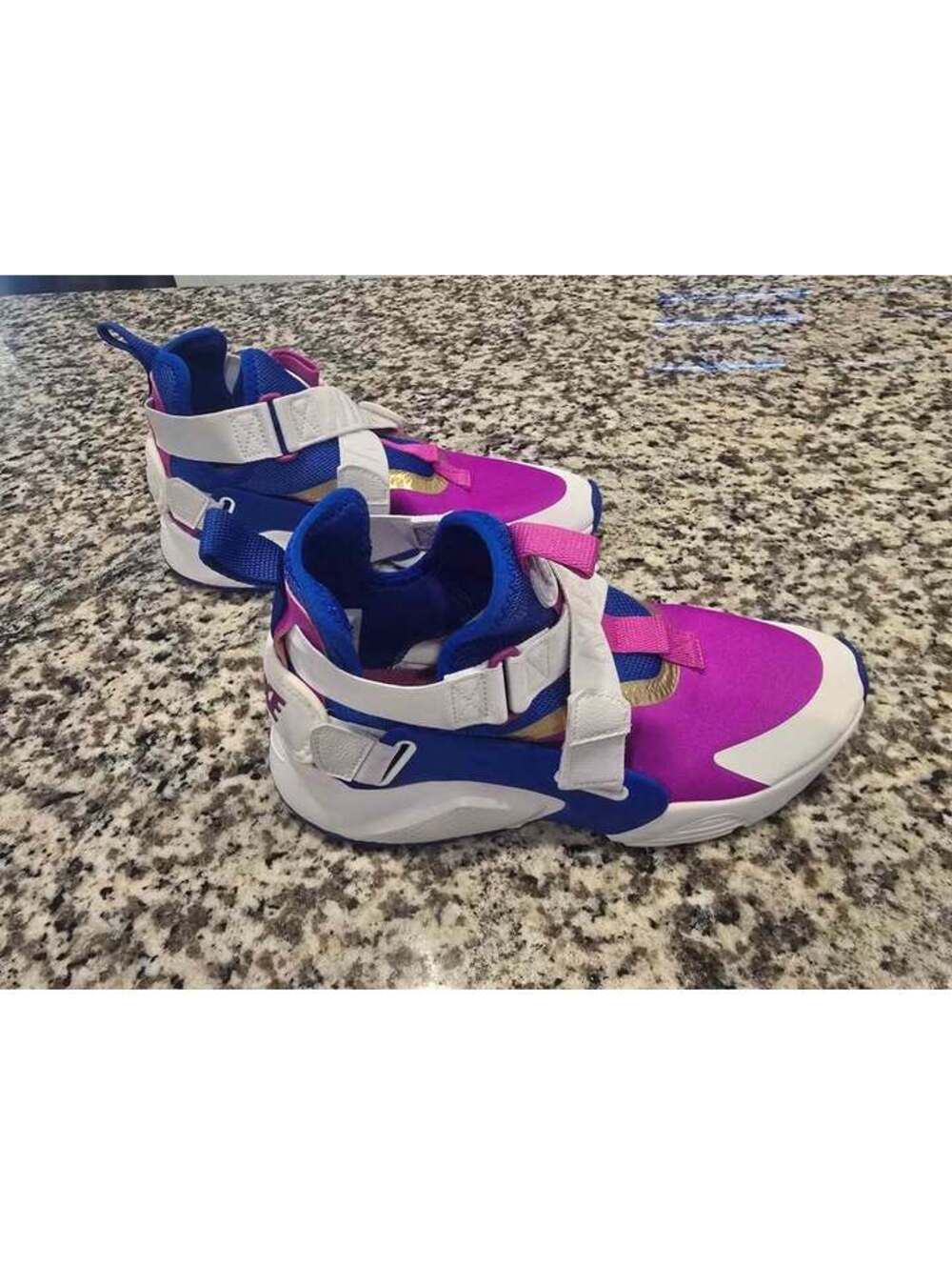 Nike Air Huarache City Youth Size 6.5. New Without Tags